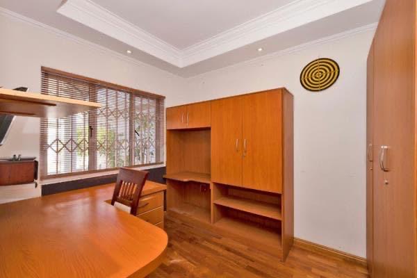 8 Bedroom Property for Sale in Rondebosch Western Cape